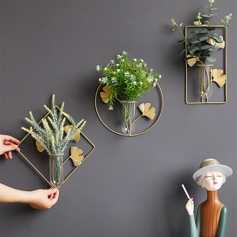 Décoration murale avec vase